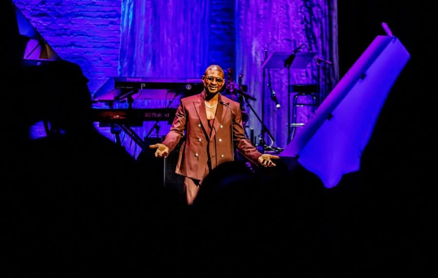 Kathy Hochul, Usher andBabyface Turn Out for the Apollo Kathy Hochul, Usher andBabyface Turn Out for the Apollo